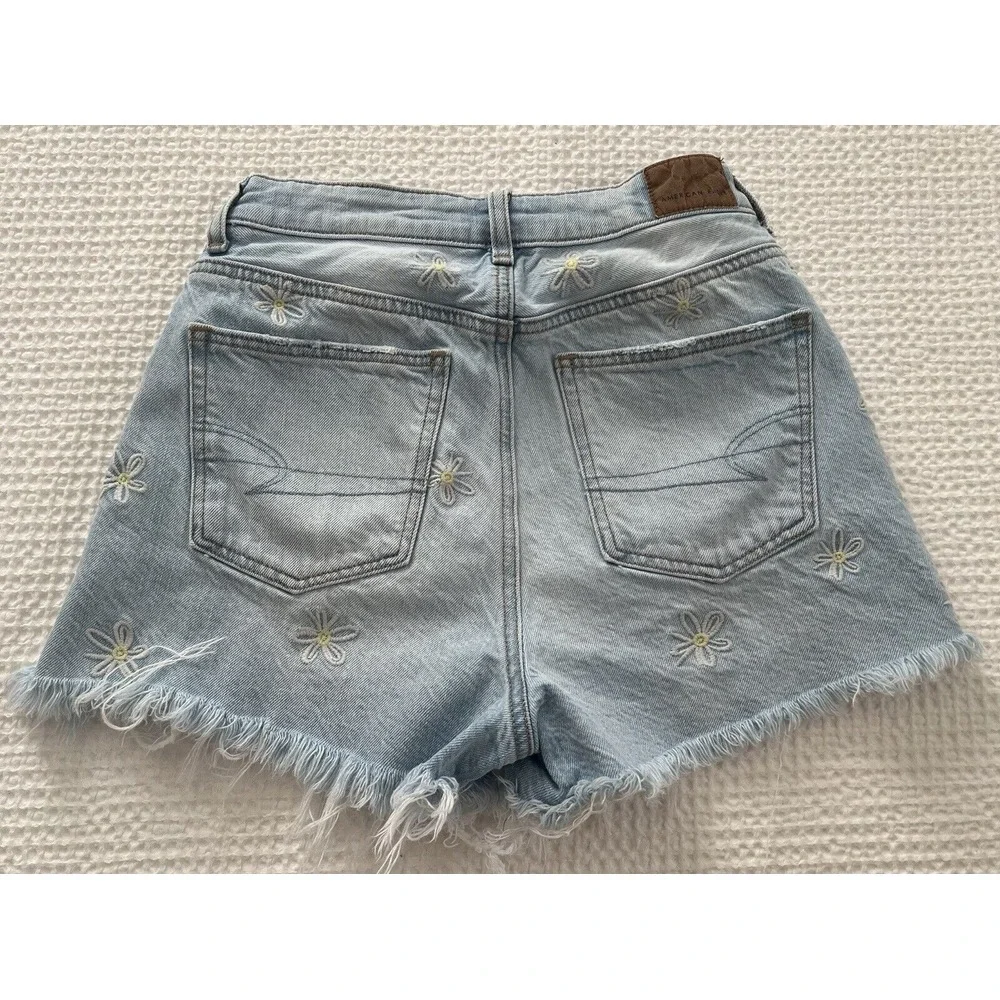American Eagle Outfitters Women's Girls Embroidered Daisy Floral Mom Shorts Sz 0